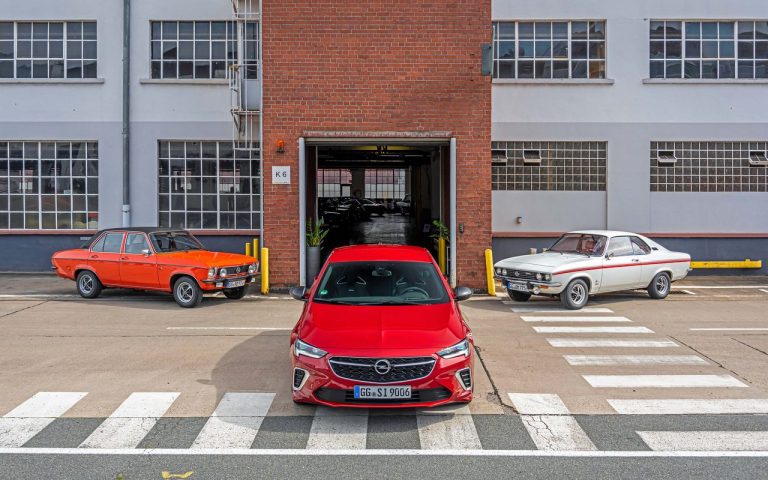 Nuova Opel Insignia 2020: immagini ufficiali