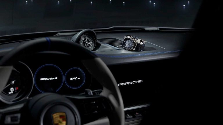 Porsche 911 Turbo S Embraer Phenom 300E: immagini ufficiali
