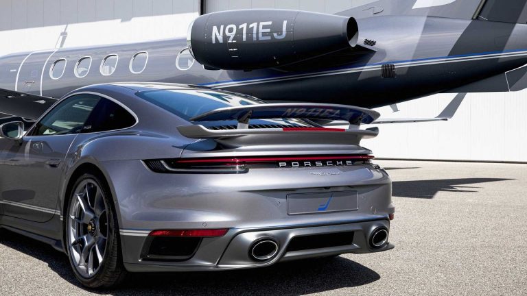 Porsche 911 Turbo S Embraer Phenom 300E: immagini ufficiali