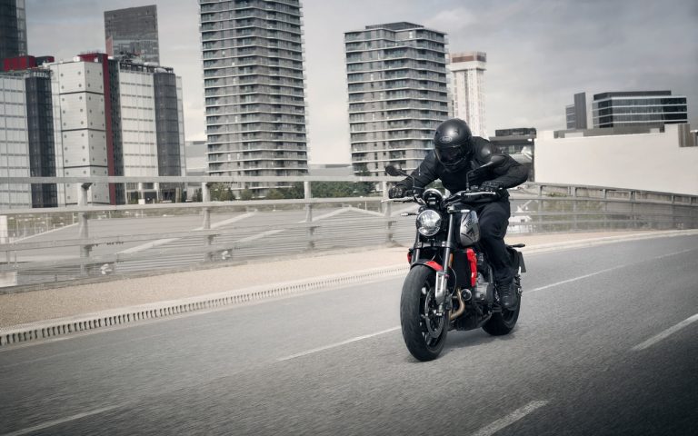 Triumph Trident 660: immagini ufficiali