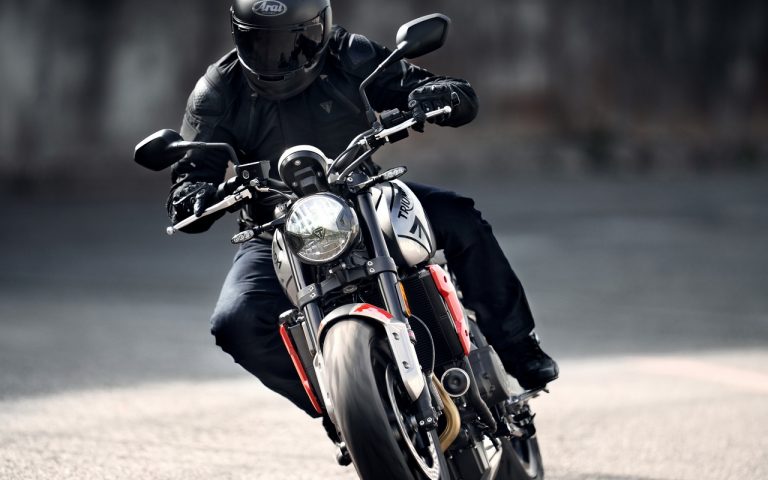 Triumph Trident 660: immagini ufficiali