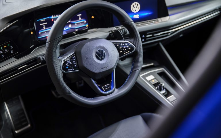 Nuova Golf 8 R 2021: immagini ufficiali