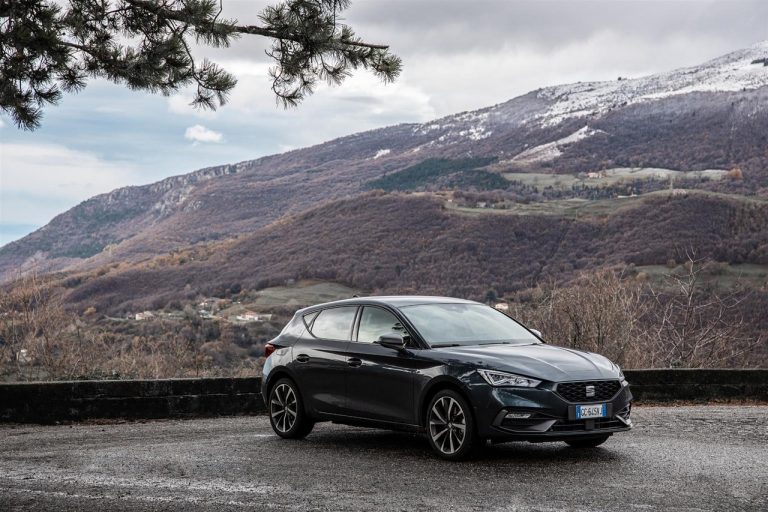 Seat Leon e-Hybrid 2021: immagini ufficiali