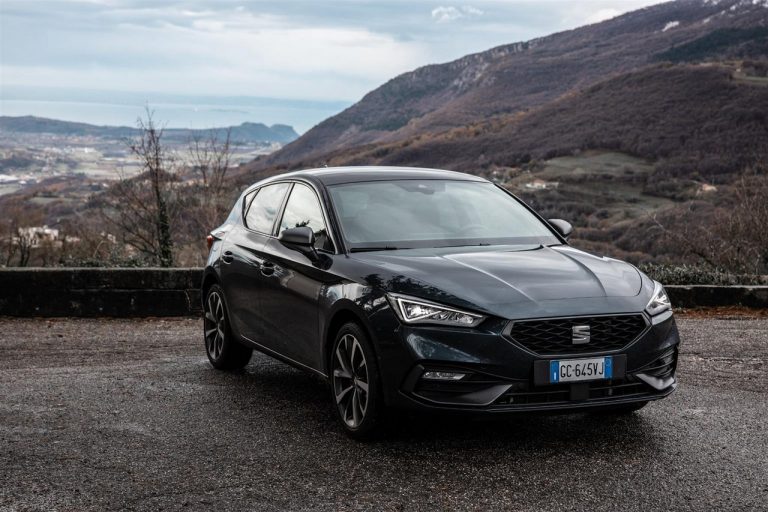 Seat Leon e-Hybrid 2021: immagini ufficiali