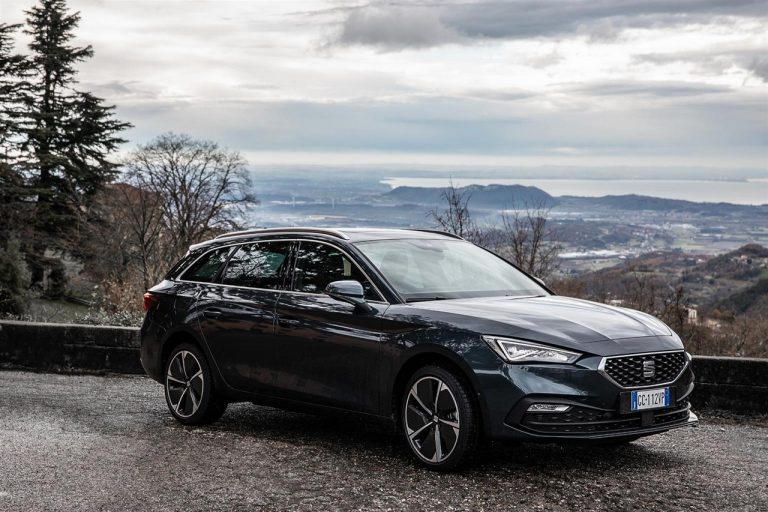Seat Leon e-Hybrid 2021: immagini ufficiali