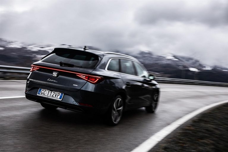 Seat Leon e-Hybrid 2021: immagini ufficiali