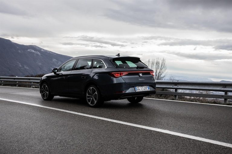 Seat Leon e-Hybrid 2021: immagini ufficiali