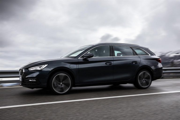 Seat Leon e-Hybrid 2021: immagini ufficiali