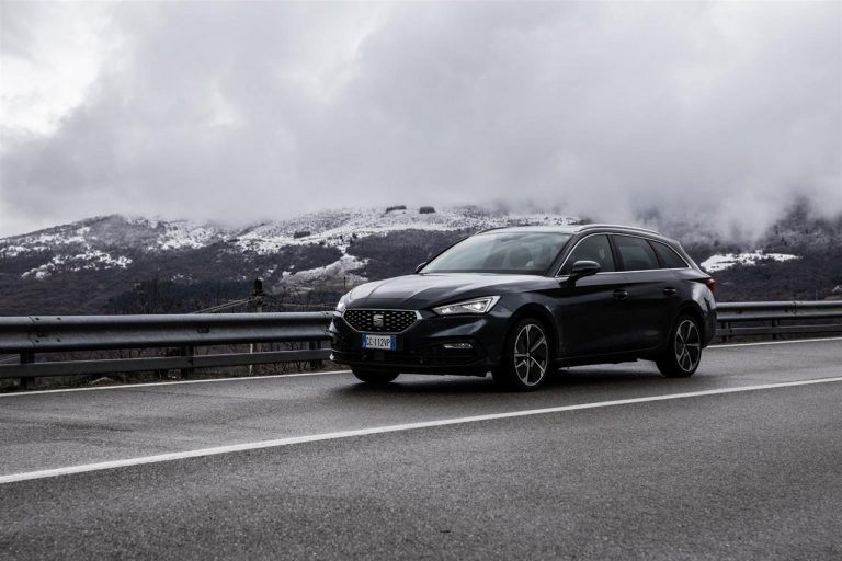 Seat Leon e-Hybrid 2021: immagini ufficiali
