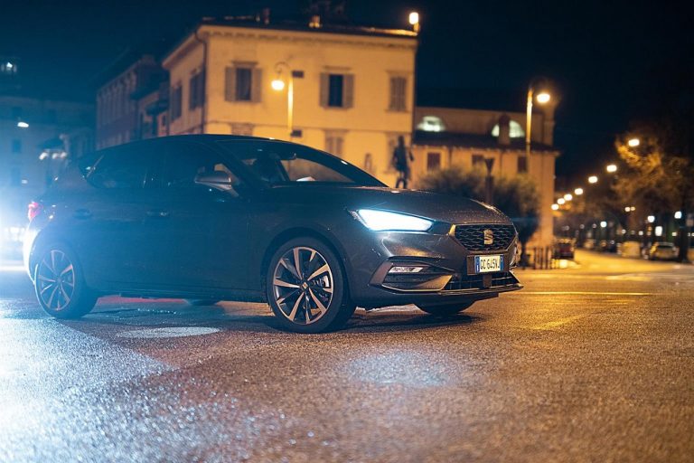 Seat Leon e-Hybrid 2021: immagini ufficiali