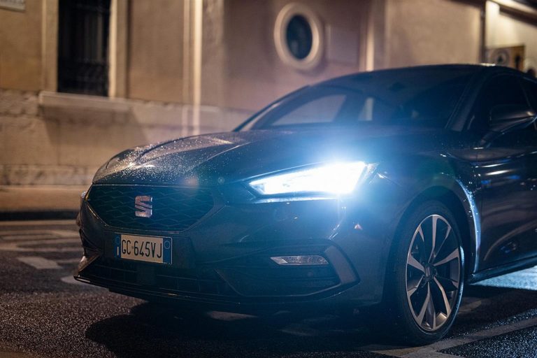 Seat Leon e-Hybrid 2021: immagini ufficiali