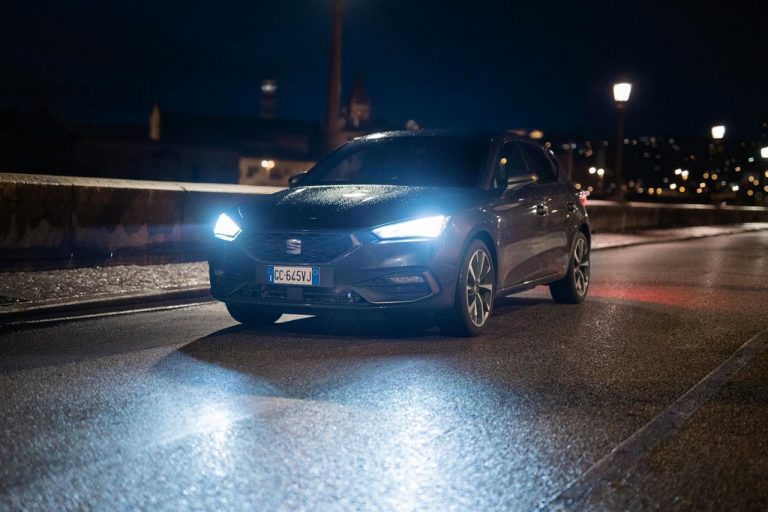 Seat Leon e-Hybrid 2021: immagini ufficiali