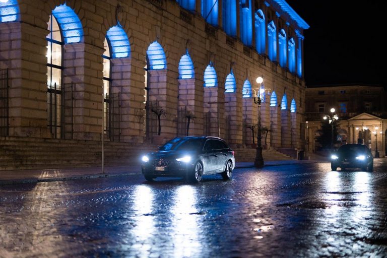 Seat Leon e-Hybrid 2021: immagini ufficiali