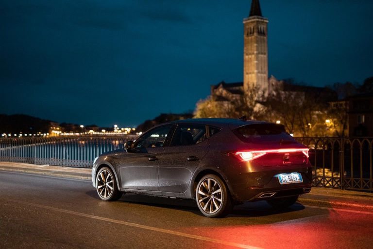 Seat Leon e-Hybrid 2021: immagini ufficiali