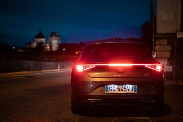 Seat Leon e-Hybrid 2021: immagini ufficiali