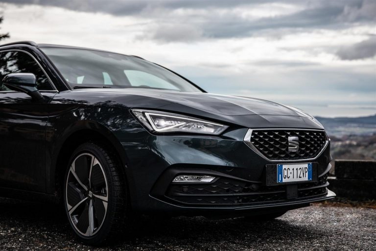 Seat Leon e-Hybrid 2021: immagini ufficiali