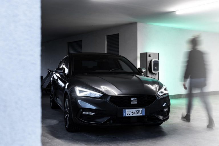Seat Leon e-Hybrid 2021: immagini ufficiali
