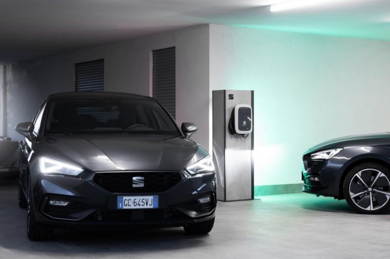 Seat Leon e-Hybrid 2021: immagini ufficiali