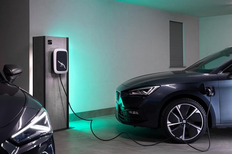 Seat Leon e-Hybrid 2021: immagini ufficiali