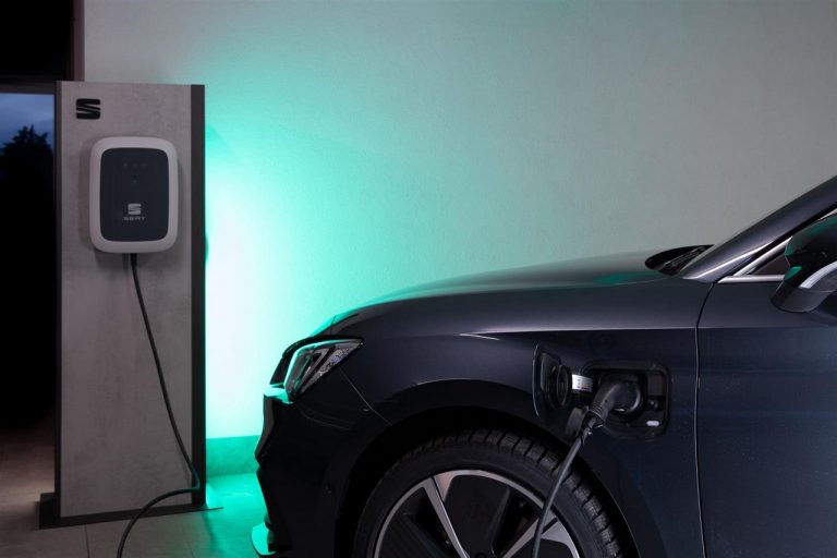 Seat Leon e-Hybrid 2021: immagini ufficiali