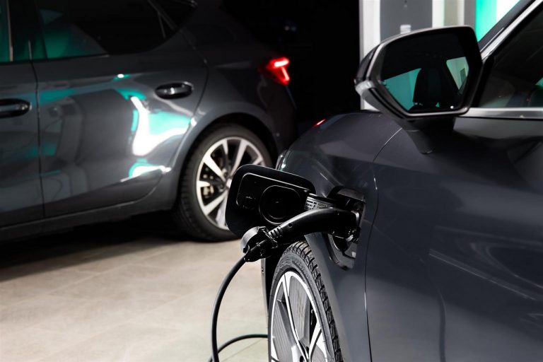 Seat Leon e-Hybrid 2021: immagini ufficiali