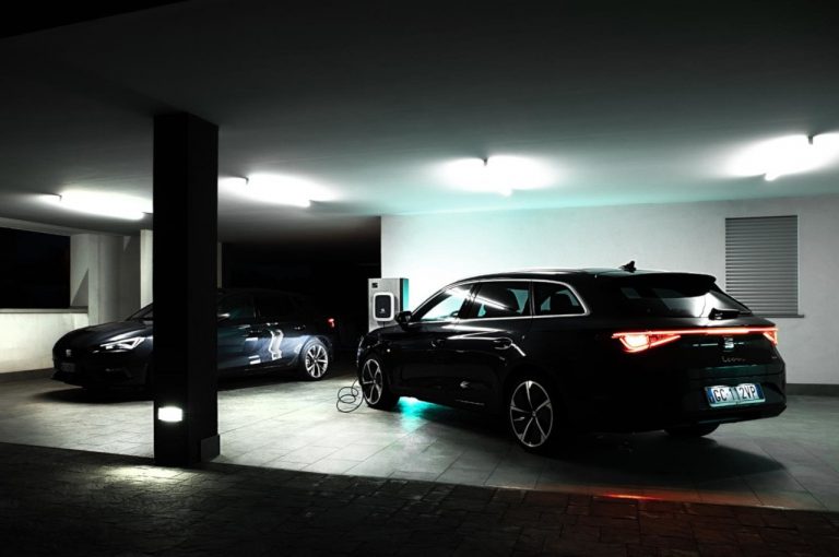 Seat Leon e-Hybrid 2021: immagini ufficiali