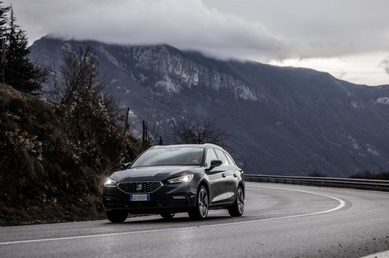 Seat Leon e-Hybrid 2021: immagini ufficiali