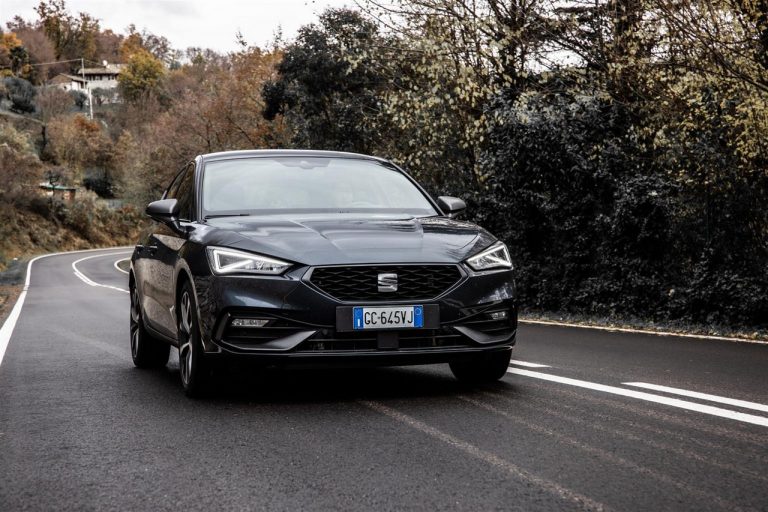 Seat Leon e-Hybrid 2021: immagini ufficiali