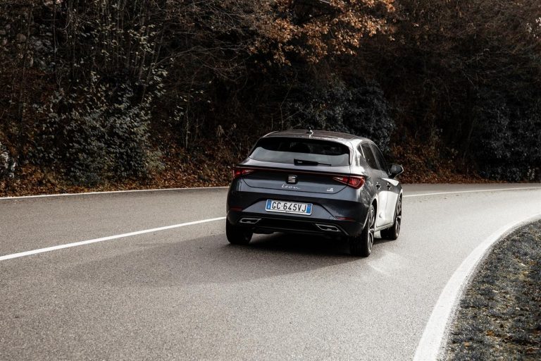 Seat Leon e-Hybrid 2021: immagini ufficiali