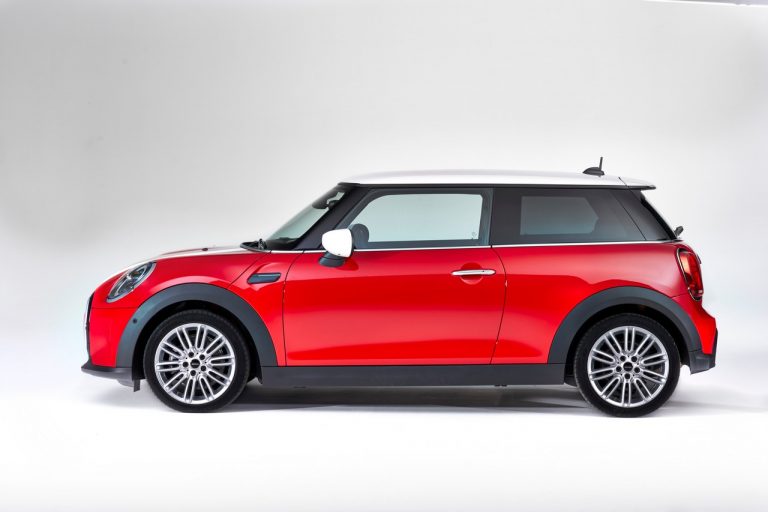 Mini 3 porte, Mini 5 porte e Mini Cabrio 2021: immagini ufficiali
