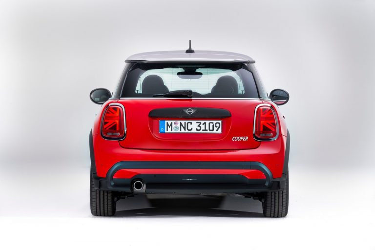 Mini 3 porte, Mini 5 porte e Mini Cabrio 2021: immagini ufficiali