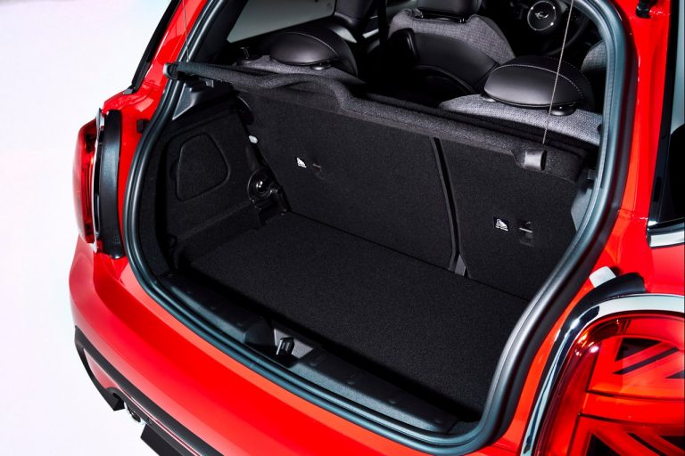 Mini 3 porte, Mini 5 porte e Mini Cabrio 2021: immagini ufficiali