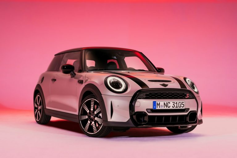 Mini 3 porte, Mini 5 porte e Mini Cabrio 2021: immagini ufficiali