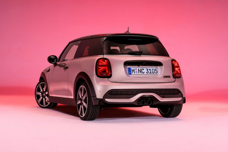 Mini 3 porte, Mini 5 porte e Mini Cabrio 2021: immagini ufficiali