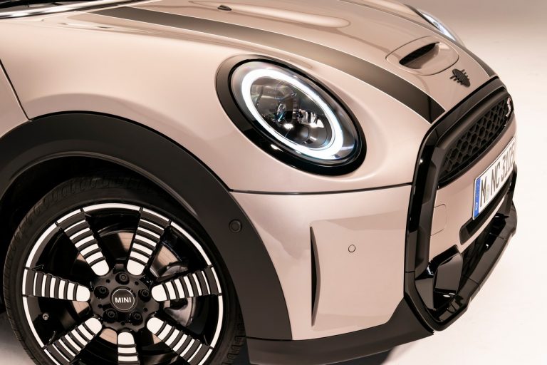 Mini 3 porte, Mini 5 porte e Mini Cabrio 2021: immagini ufficiali