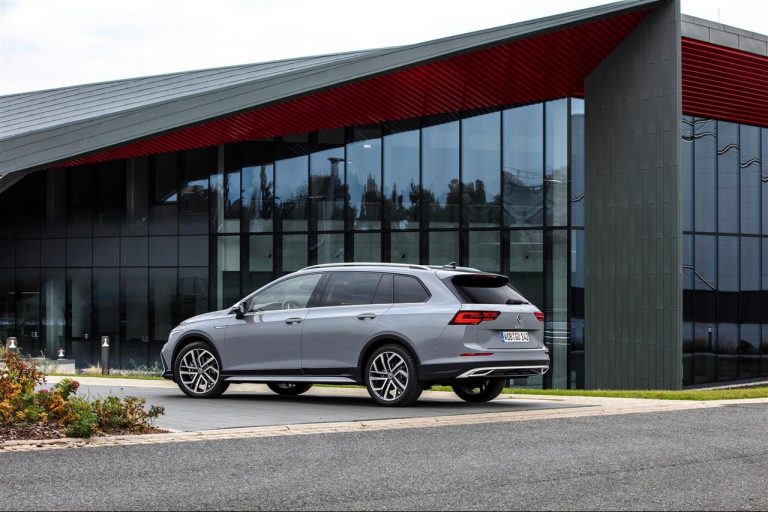 Volkswagen Golf Variant e Alltrack 2021: immagini ufficiali