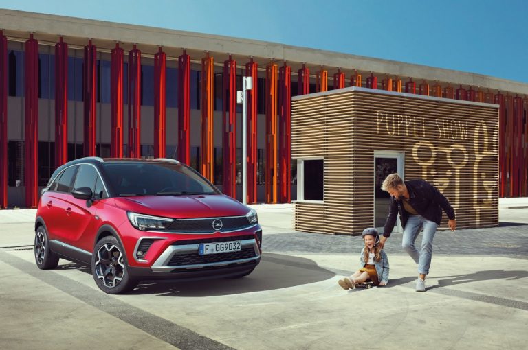 Opel Crossland 2021: immagini ufficiali