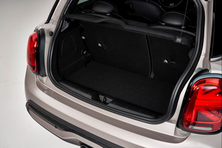 Mini 3 porte, Mini 5 porte e Mini Cabrio 2021: immagini ufficiali