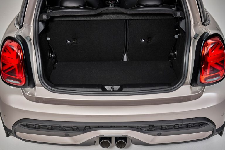 Mini 3 porte, Mini 5 porte e Mini Cabrio 2021: immagini ufficiali