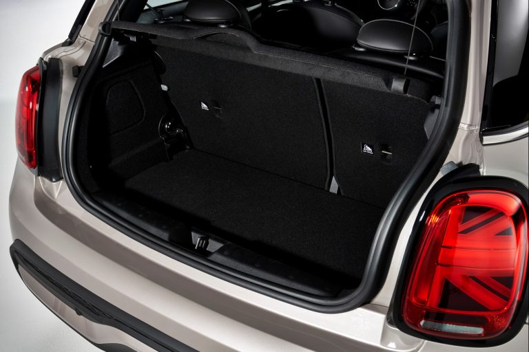 Mini 3 porte, Mini 5 porte e Mini Cabrio 2021: immagini ufficiali