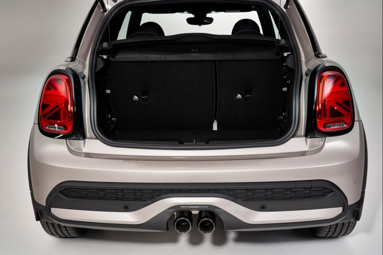 Mini 3 porte, Mini 5 porte e Mini Cabrio 2021: immagini ufficiali