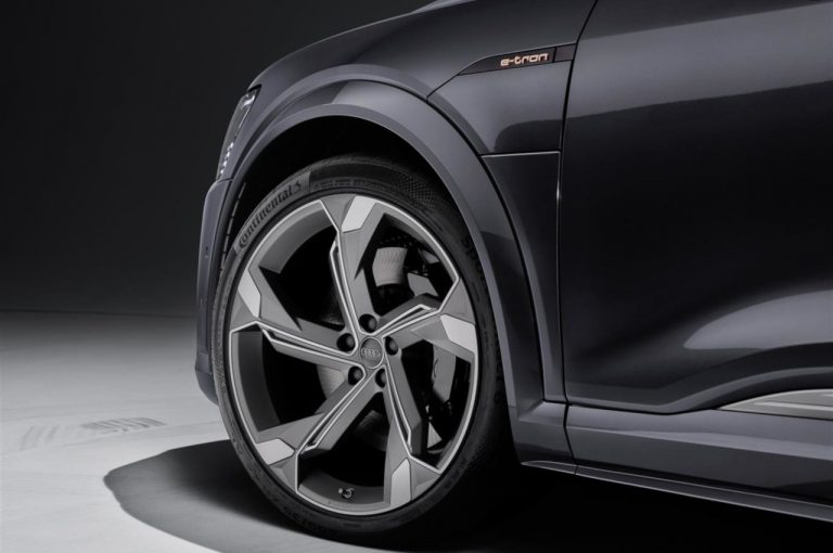 Audi e-tron Fast Edition e Audi e-tron 50 quattro EVO 2021: immagini ufficiali