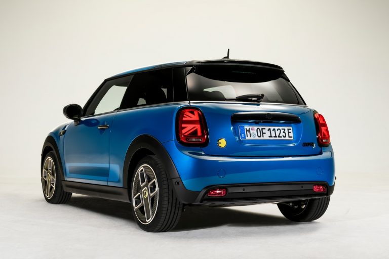 Mini 3 porte, Mini 5 porte e Mini Cabrio 2021: immagini ufficiali