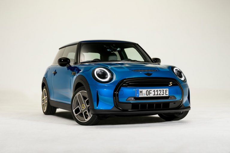 Mini 3 porte, Mini 5 porte e Mini Cabrio 2021: immagini ufficiali