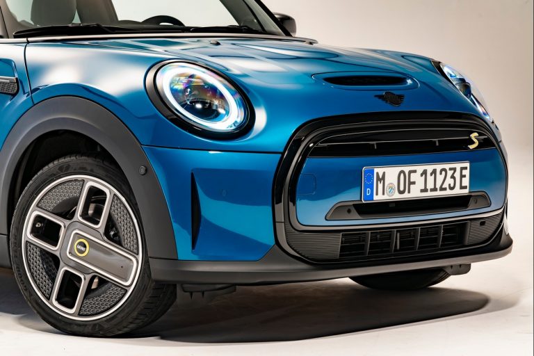 Mini 3 porte, Mini 5 porte e Mini Cabrio 2021: immagini ufficiali