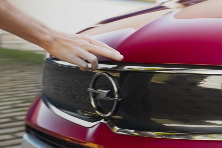 Opel Crossland 2021: immagini ufficiali
