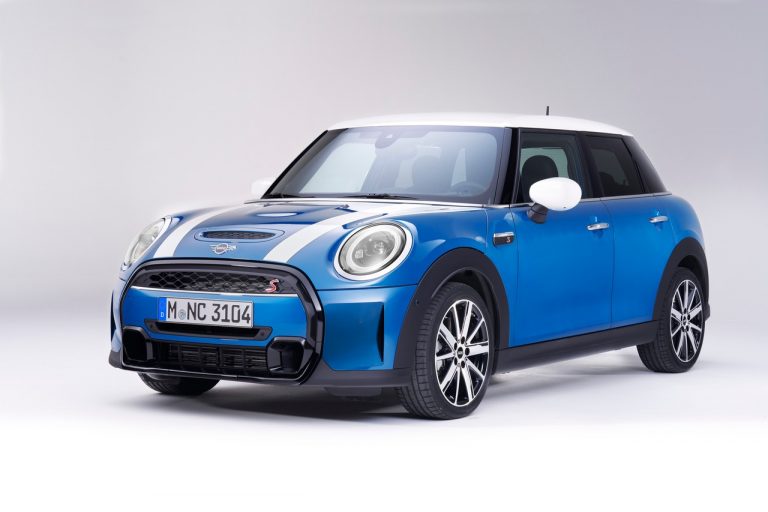 Mini 3 porte, Mini 5 porte e Mini Cabrio 2021: immagini ufficiali