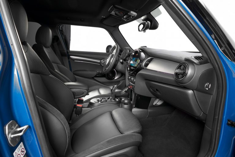 Mini 3 porte, Mini 5 porte e Mini Cabrio 2021: immagini ufficiali