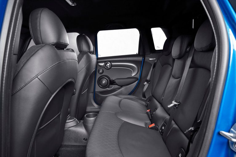 Mini 3 porte, Mini 5 porte e Mini Cabrio 2021: immagini ufficiali