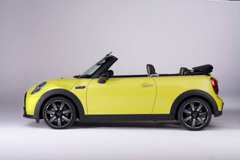 Mini 3 porte, Mini 5 porte e Mini Cabrio 2021: immagini ufficiali